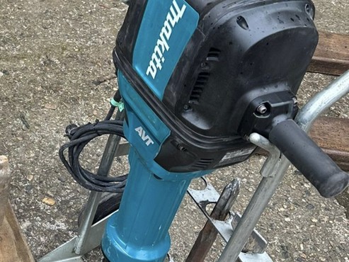 Těžké bourací kladivo Makita HM 1802